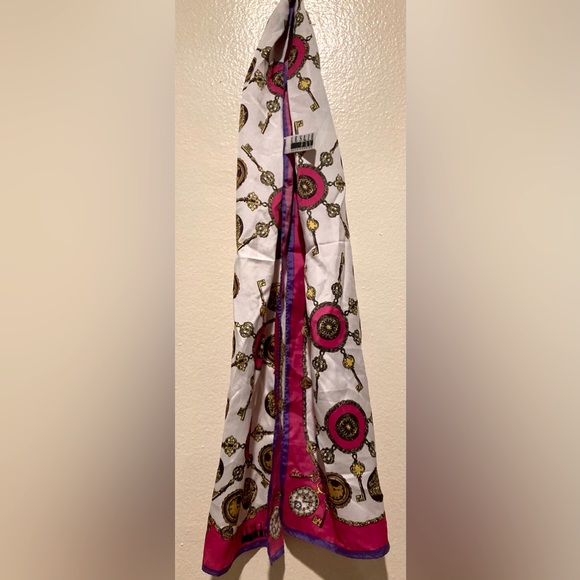 Vintage Leslie Fay Scarf clock & Clock keys design graphics - Picture 1 of 4